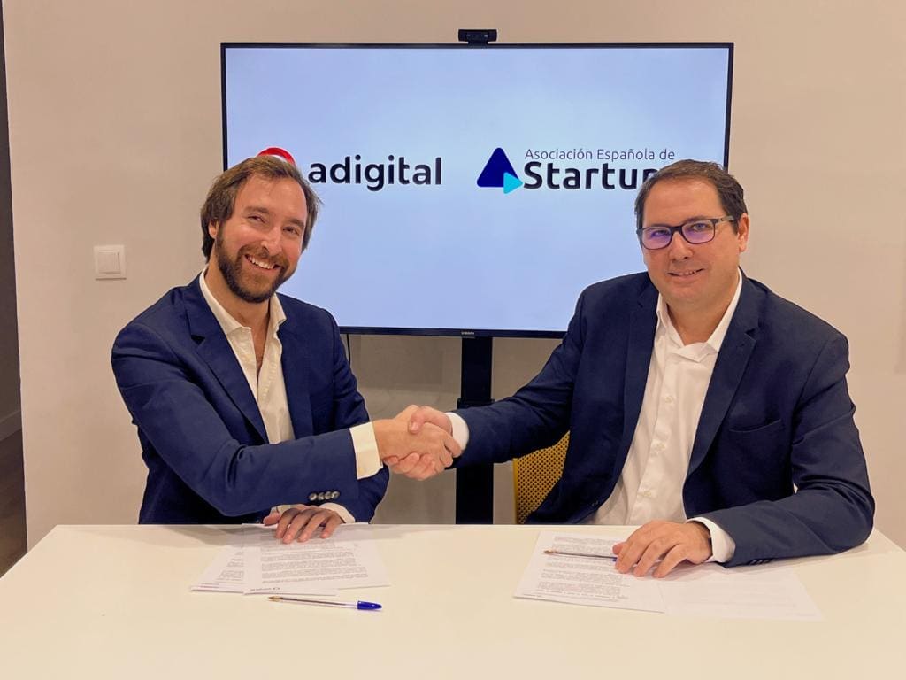 Firma del acuerdo AES–Adigital